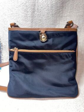 Michael Kors Kempton Crossbody Black-brown